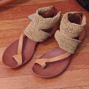 Cydwoq Vintage Turret Sandals NWT